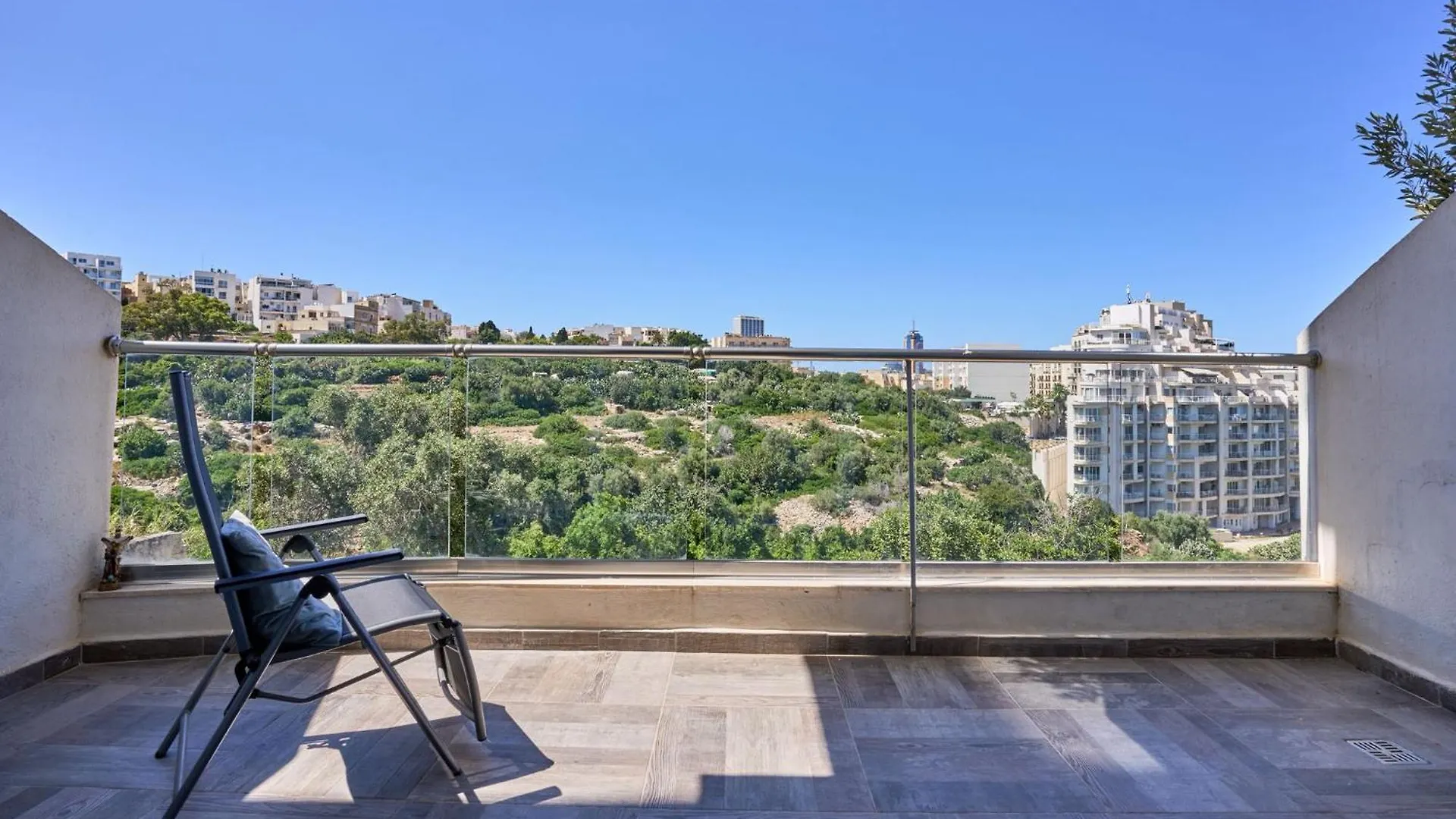 Saint Julian's Seaview Balluta-Stjulians-Prime Spot מלטה